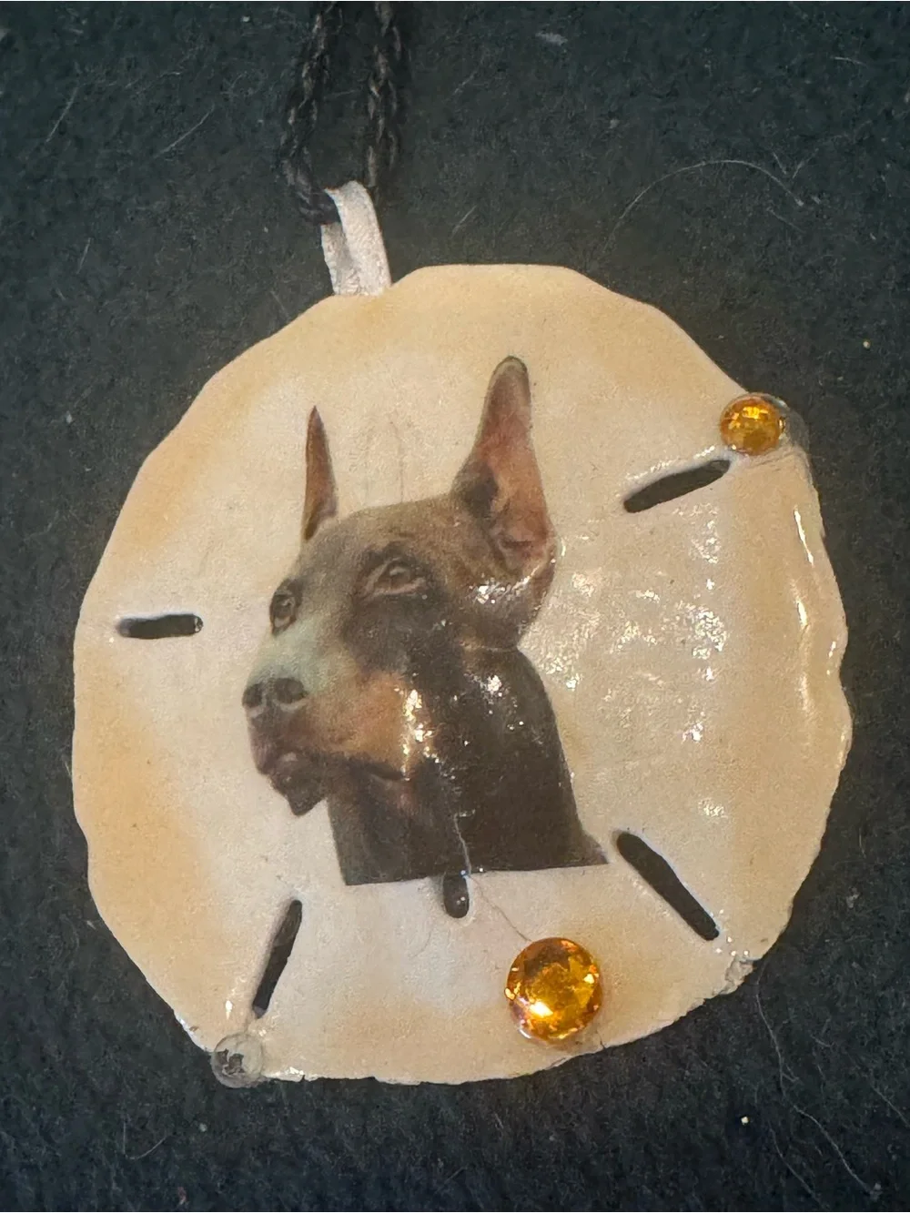 N/A amber featuring small